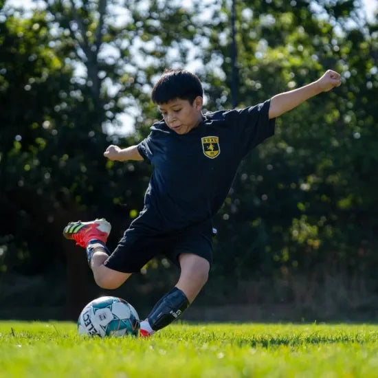 子供用 サッカー・BMX用 シンガード 一体型 軽量・簡単着脱 ズレにくい設計 レガース 脛当て｜Youth Volt Shin Guard｜G-FORM