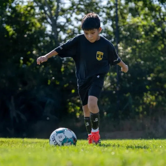 子供用 サッカー・BMX用 シンガード 一体型 軽量・簡単着脱 ズレにくい設計 レガース 脛当て｜Youth Volt Shin Guard｜G-FORM