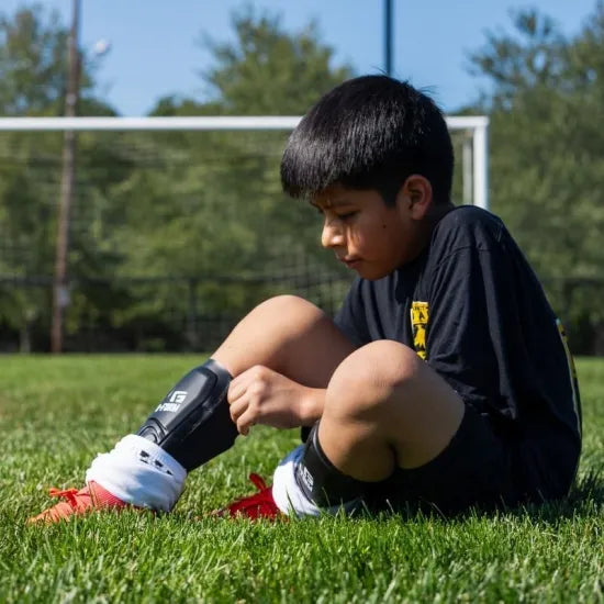 子供用 サッカー・BMX用 シンガード 一体型 軽量・簡単着脱 ズレにくい設計 レガース 脛当て｜Youth Volt Shin Guard｜G-FORM
