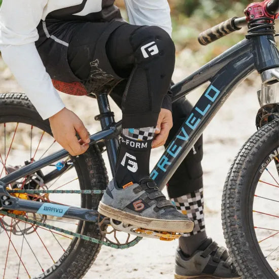 子供用 サッカー・BMX用 アンクルガード 足首・くるぶし保護 プロテクター付き 前後履き替え可能｜X4 Ankle Guard Youth｜G-FORM